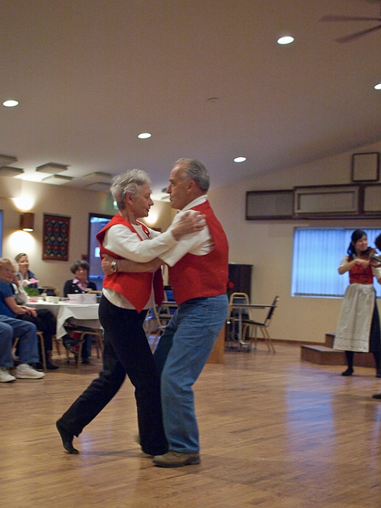 P4161861.jpg - April Lodge Night